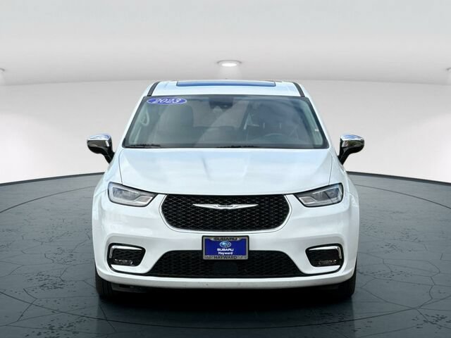 Used 2023 Chrysler Pacifica Limited FWD image 9