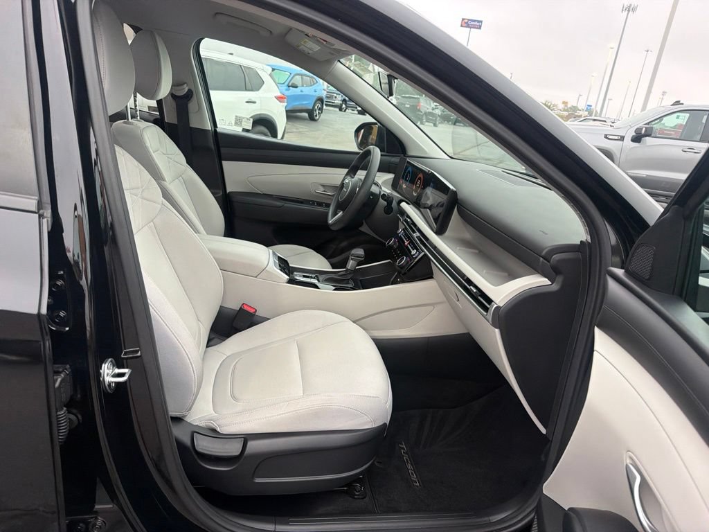 Used 2025 Hyundai Tucson SEL FWD image 40