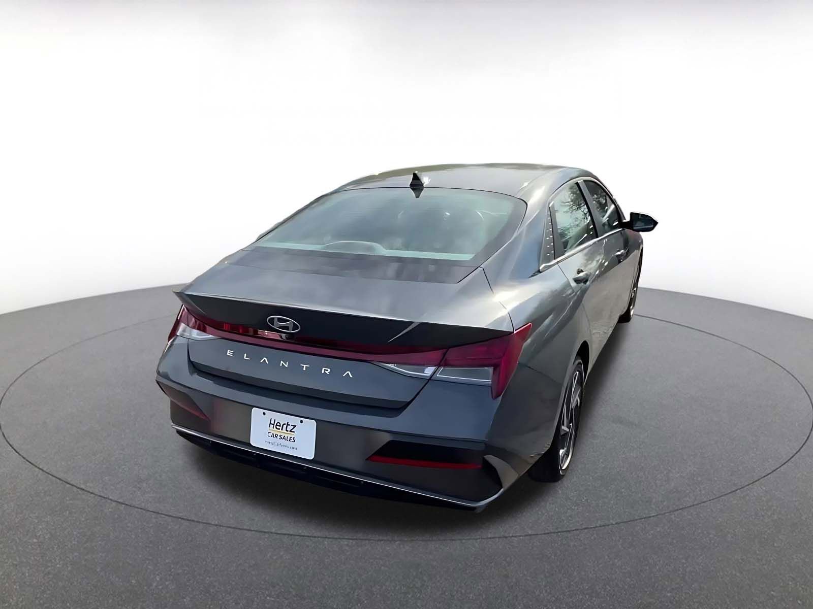 Used 2025 Hyundai Elantra SEL image 14