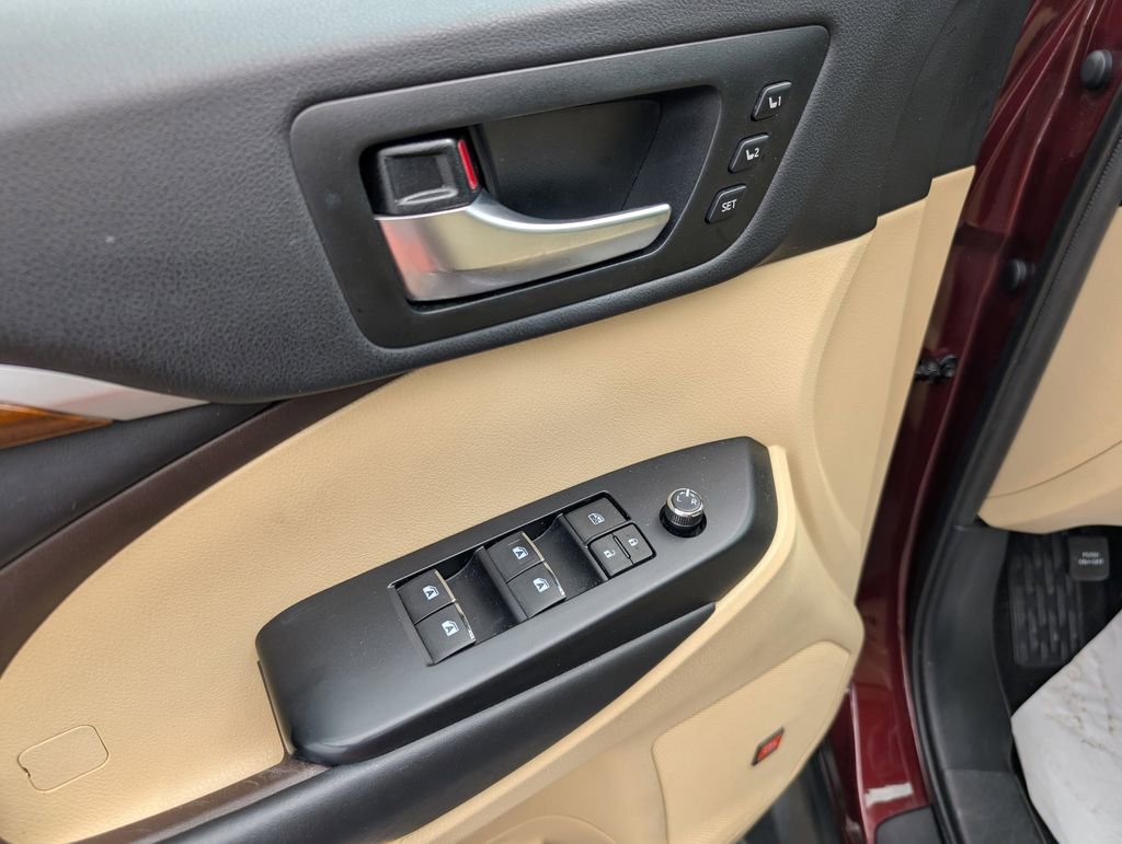 Used 2019 Toyota Highlander Limited image 10