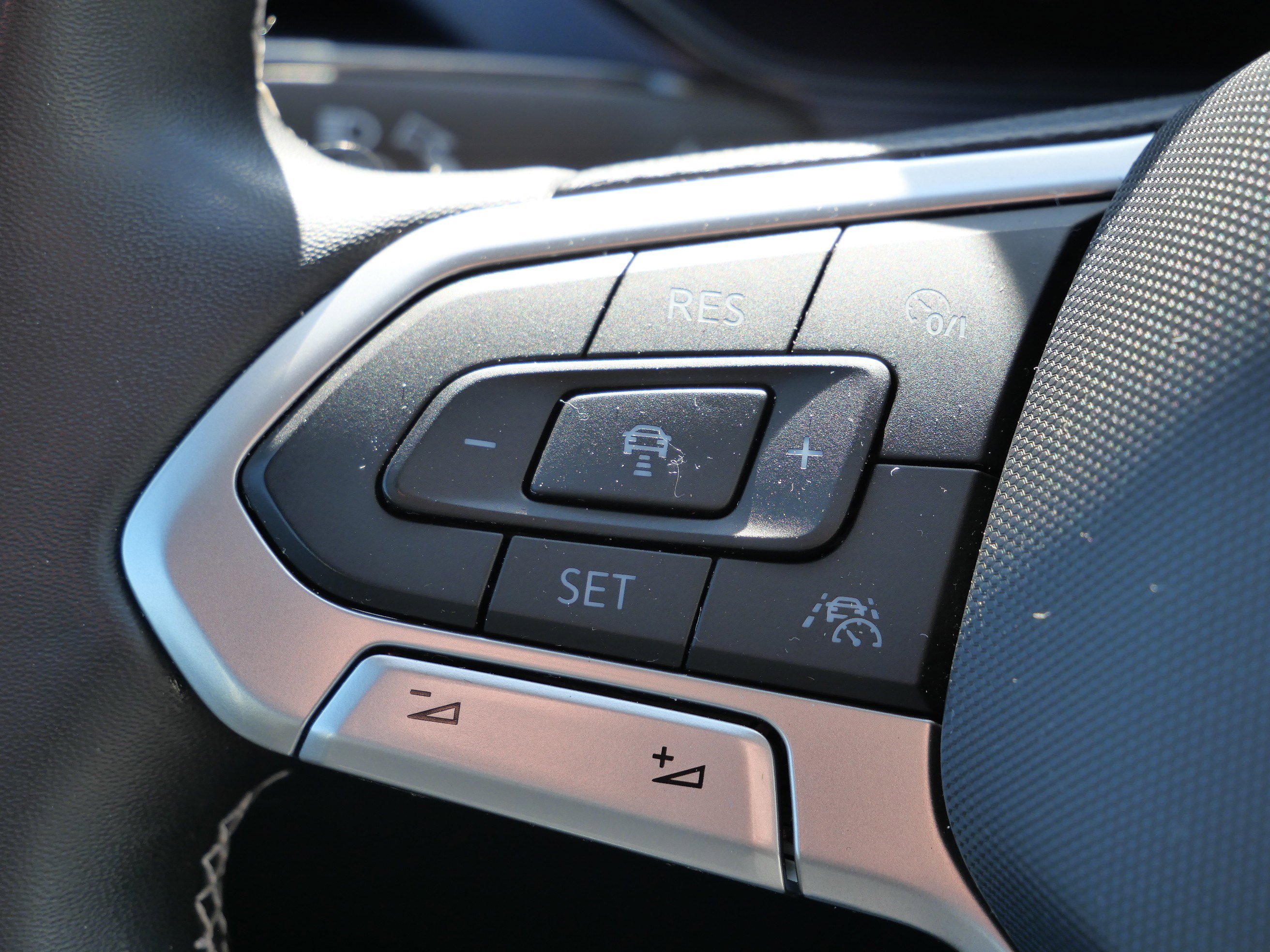 Certified 2022 Volkswagen Taos SE AWD/4WD image 33