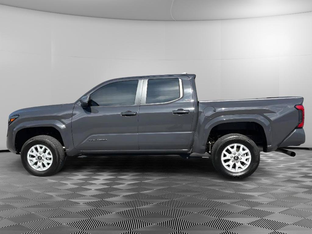 Used 2024 Toyota Tacoma SR5 AWD/4WD image 5