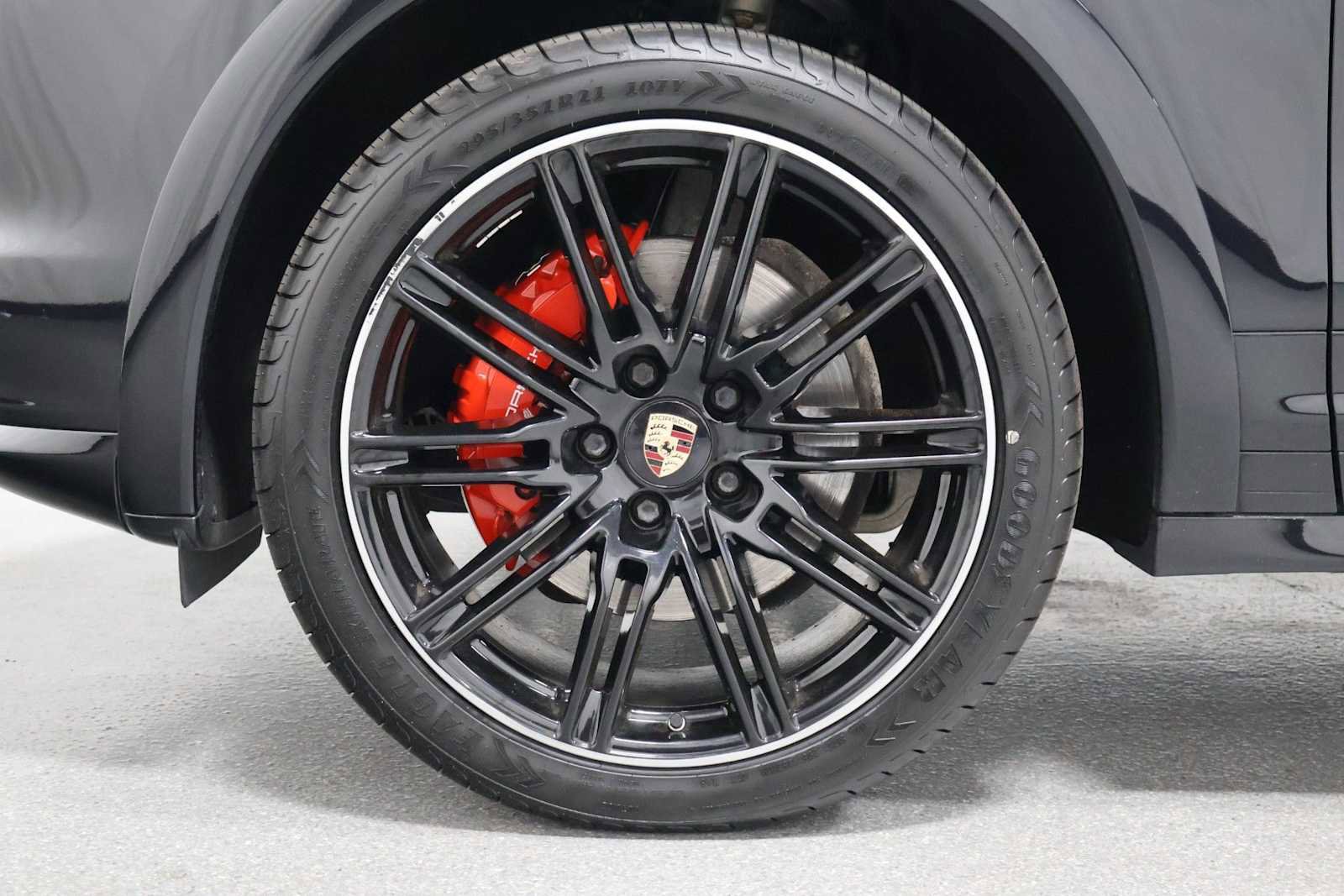 Used 2014 Porsche Cayenne GTS AWD/4WD image 38