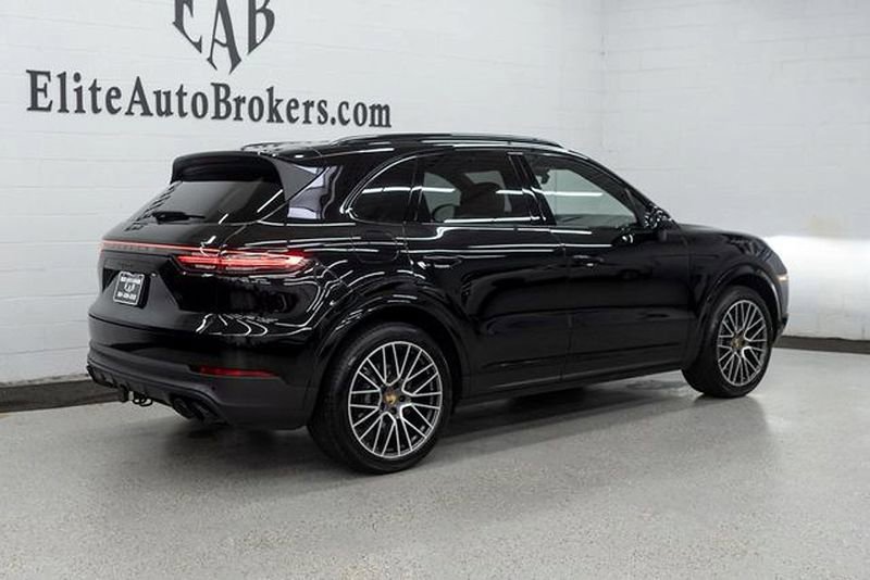 Used 2023 Porsche Cayenne Platinum Edition image 40