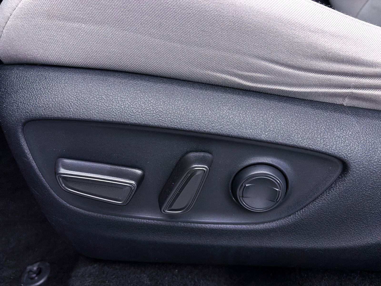 Used 2020 Toyota RAV4 XLE w/ Convenience Package image 15