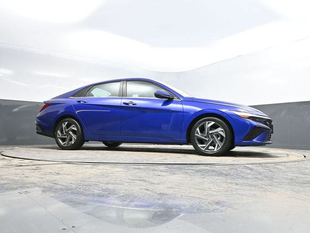 Used 2025 Hyundai Elantra Limited FWD image 45