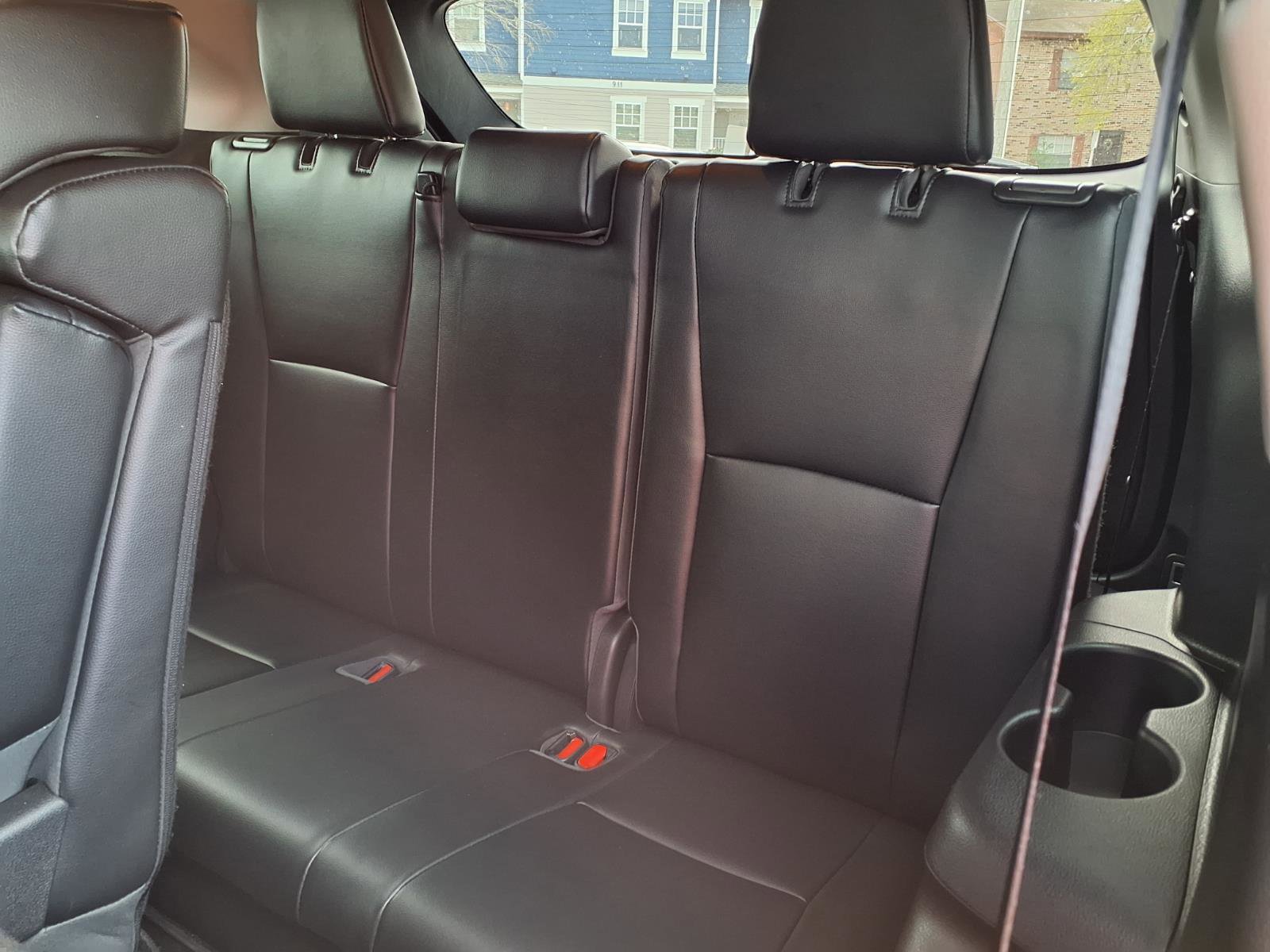 Used 2022 Toyota Highlander XLE image 16