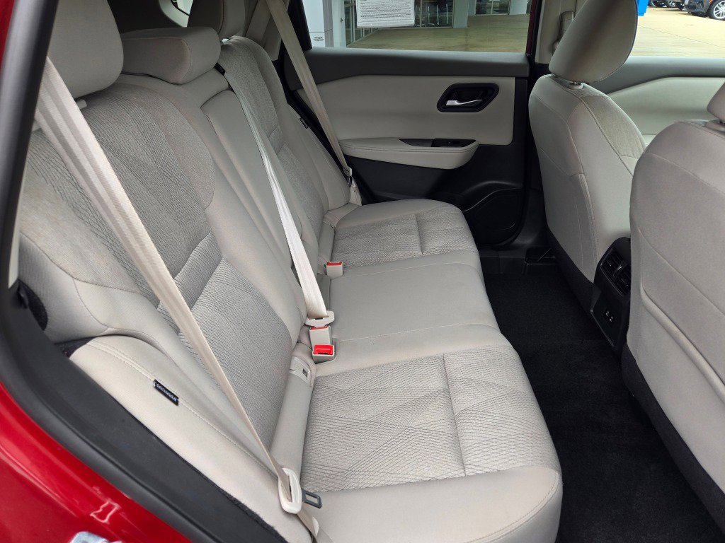 Used 2025 Nissan Rogue SV AWD/4WD image 10