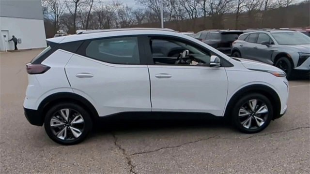 Certified 2022 Chevrolet Bolt EUV LT w/ Convenience Package image 9