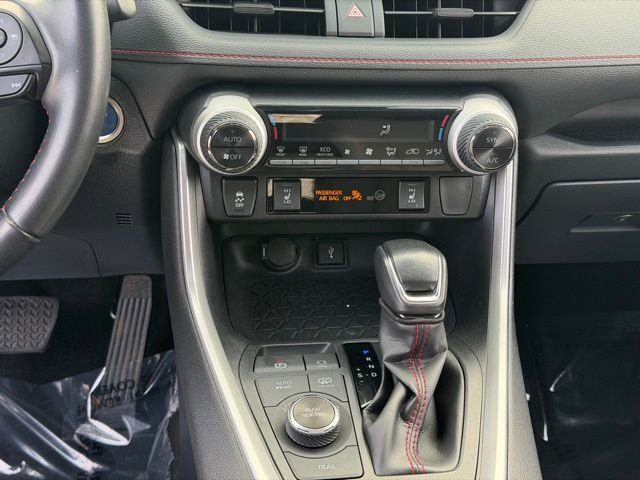 Used 2022 Toyota RAV4 SE w/ Weather & Moonroof Package AWD/4WD image 16