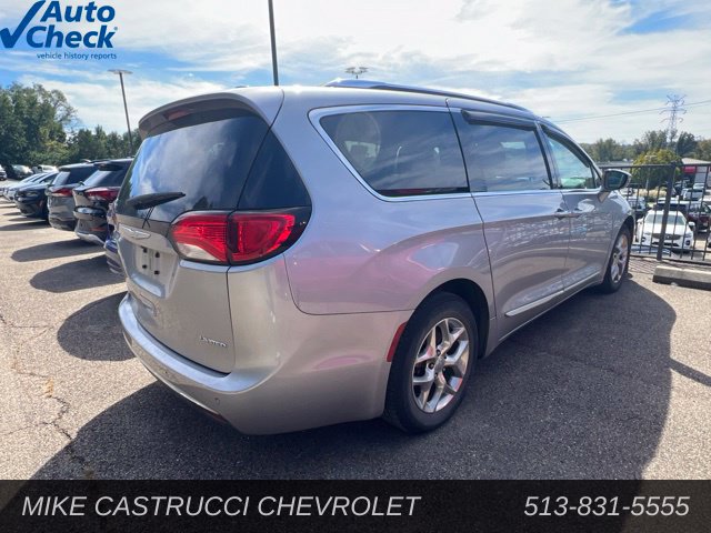 Used 2017 Chrysler Pacifica Limited FWD image 3