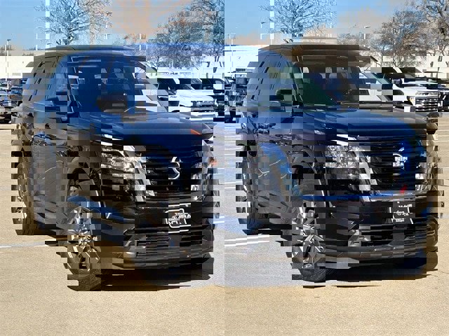 Used 2024 Nissan Pathfinder S image 2