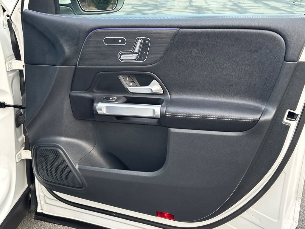 Used 2023 Mercedes-Benz GLB 250 4MATIC image 17