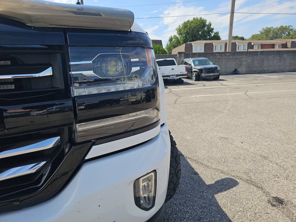 Used 2018 Chevrolet Silverado 1500 LTZ Z71 w/ Redline Edition AWD/4WD image 31