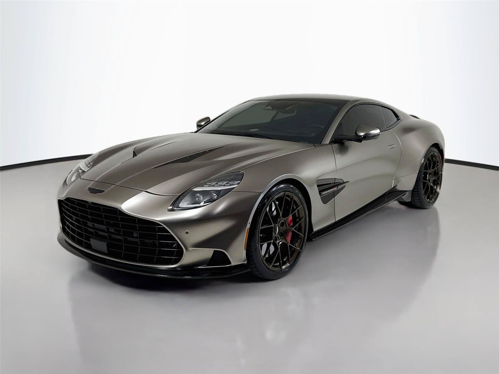 Used 2025 Aston Martin Vanquish RWD image 10