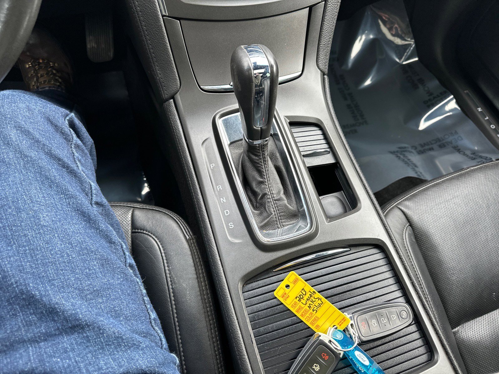 Used 2013 Lincoln MKS image 27