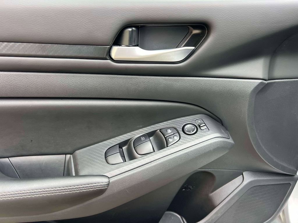 Used 2024 Nissan Altima 2.5 SV image 16