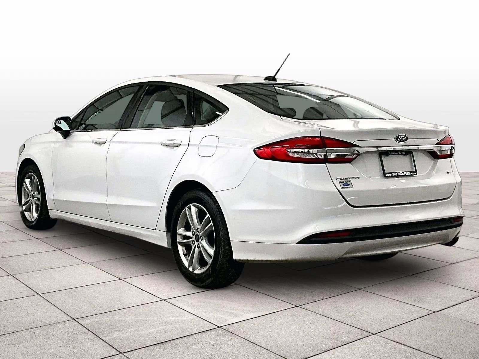 Used 2018 Ford Fusion SE FWD image 10