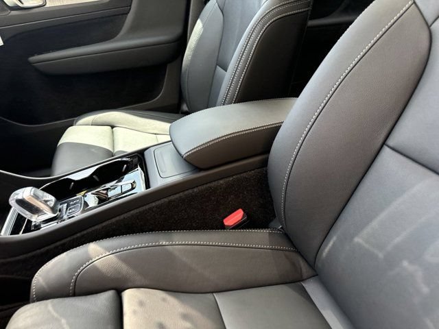New 2024 Volvo XC40 B5 Plus w/ Climate Package AWD/4WD image 18