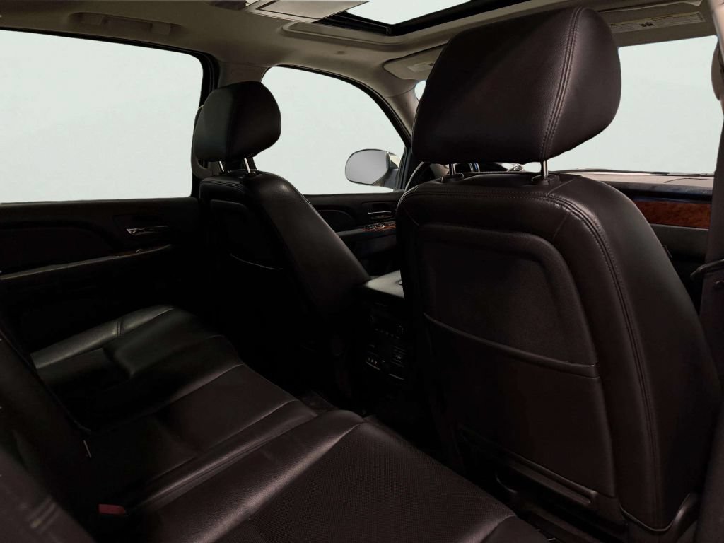 Used 2012 Chevrolet Avalanche LTZ AWD/4WD image 23