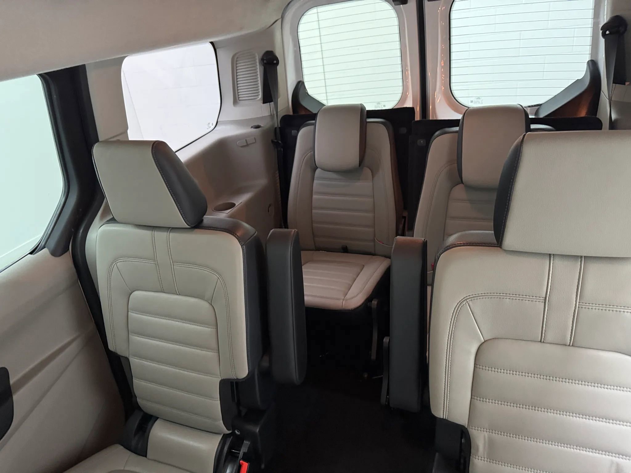 Used 2023 Ford Transit Connect XLT image 13