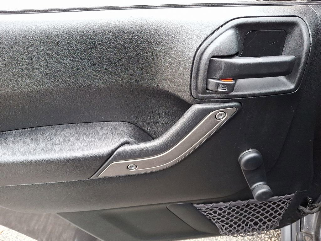 Used 2018 Jeep Wrangler Unlimited Sport image 13