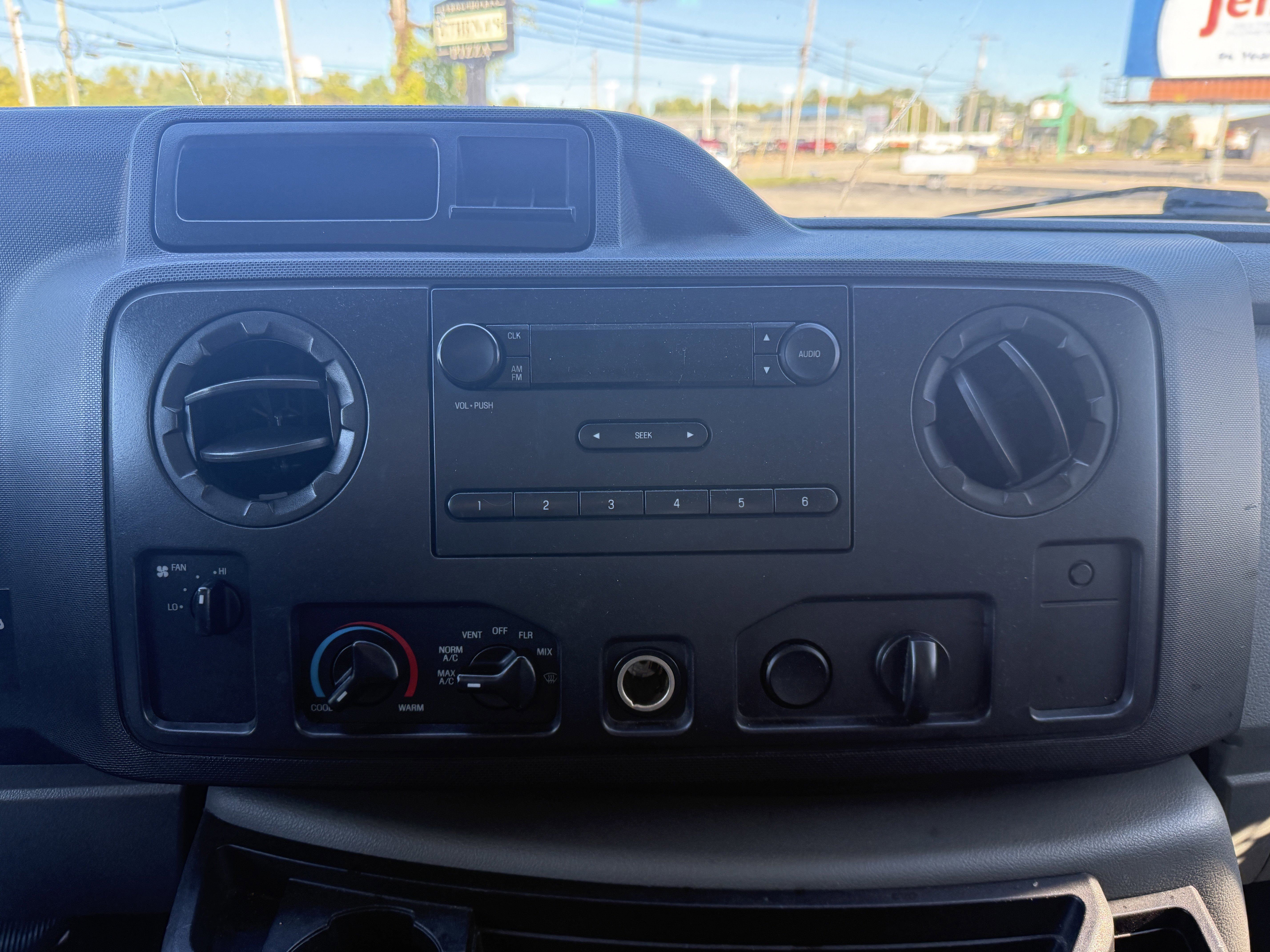 Used 2010 Ford E-250 and Econoline 250 image 19