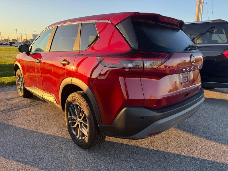 Used 2023 Nissan Rogue S image 2