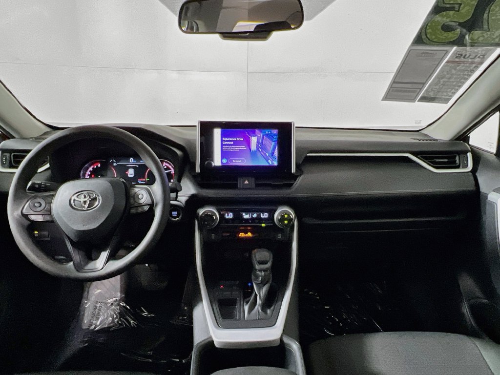Used 2025 Toyota RAV4 XLE FWD image 27