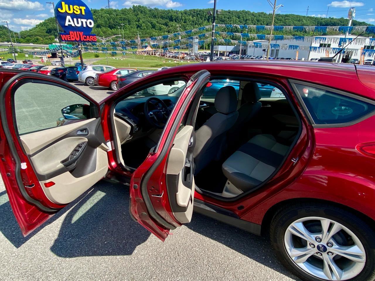 Used 2014 Ford Focus SE FWD image 13