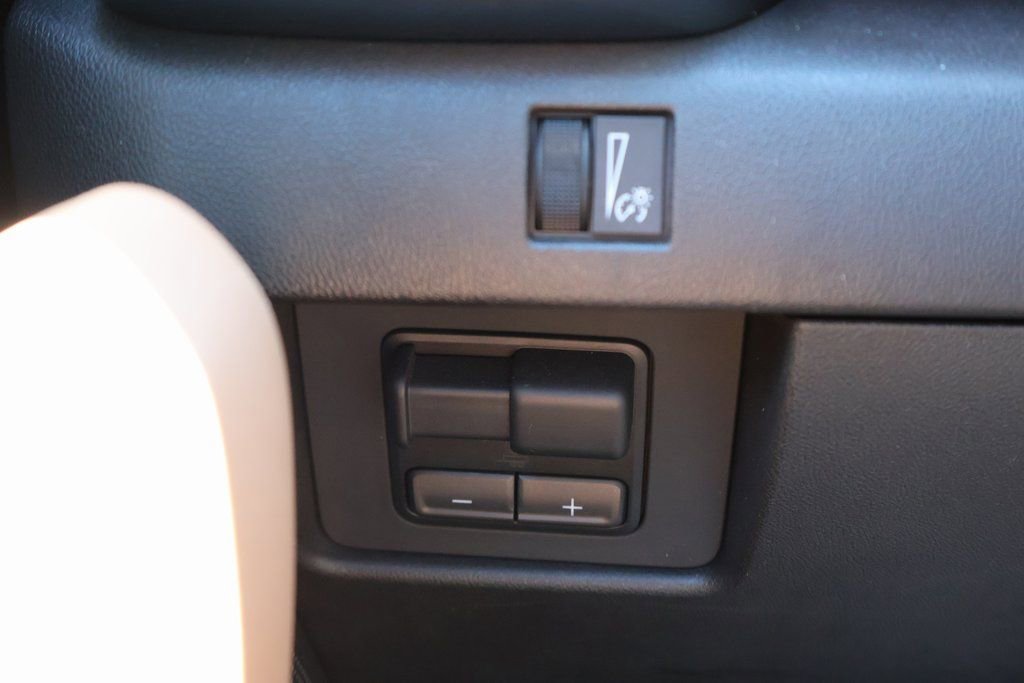 Used 2024 GMC Canyon AT4 image 17