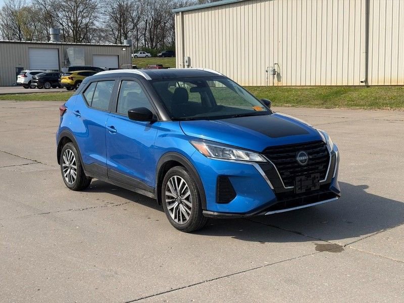 Used 2023 Nissan Kicks SV image 1