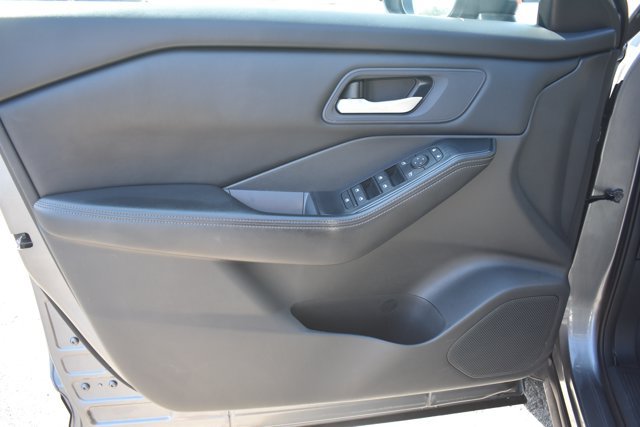 Used 2024 Nissan Rogue SV FWD image 11