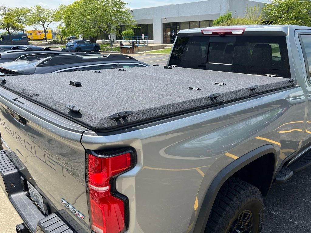 Used 2025 Chevrolet Silverado 2500 ZR2 w/ Technology Package AWD/4WD image 6
