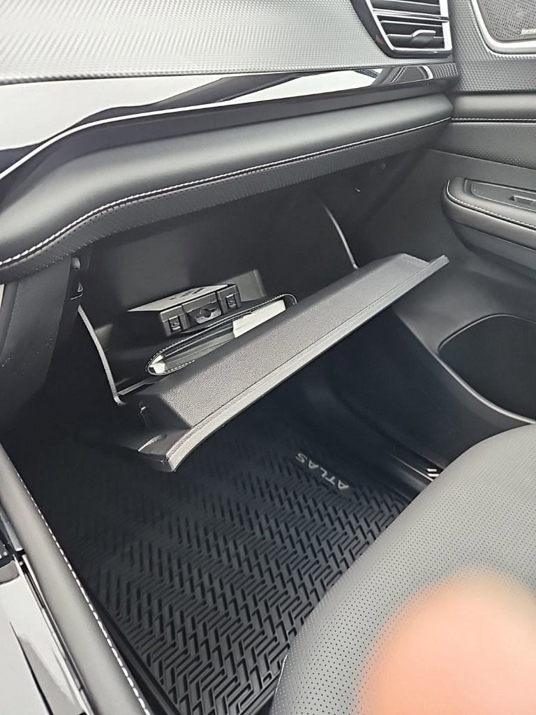 New 2026 Volkswagen Atlas Cross Sport SEL Premium R-Line image 30