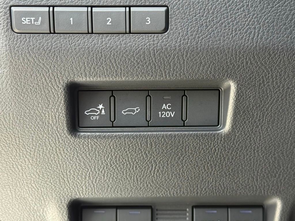 Used 2025 Lexus GX 550 w/ Accessory Package (32) AWD/4WD image 34