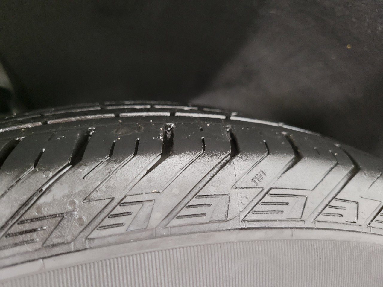 Used 2023 GMC Acadia SLE w/ Driver Convenience Package image 4