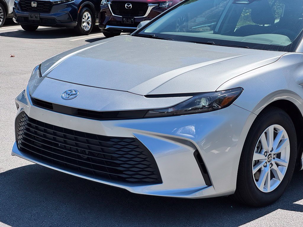 Used 2025 Toyota Camry LE FWD image 30