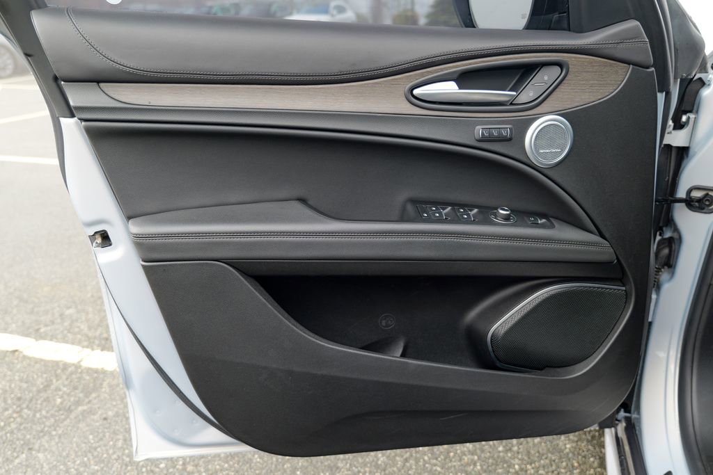 Used 2022 Alfa Romeo Stelvio Ti image 17