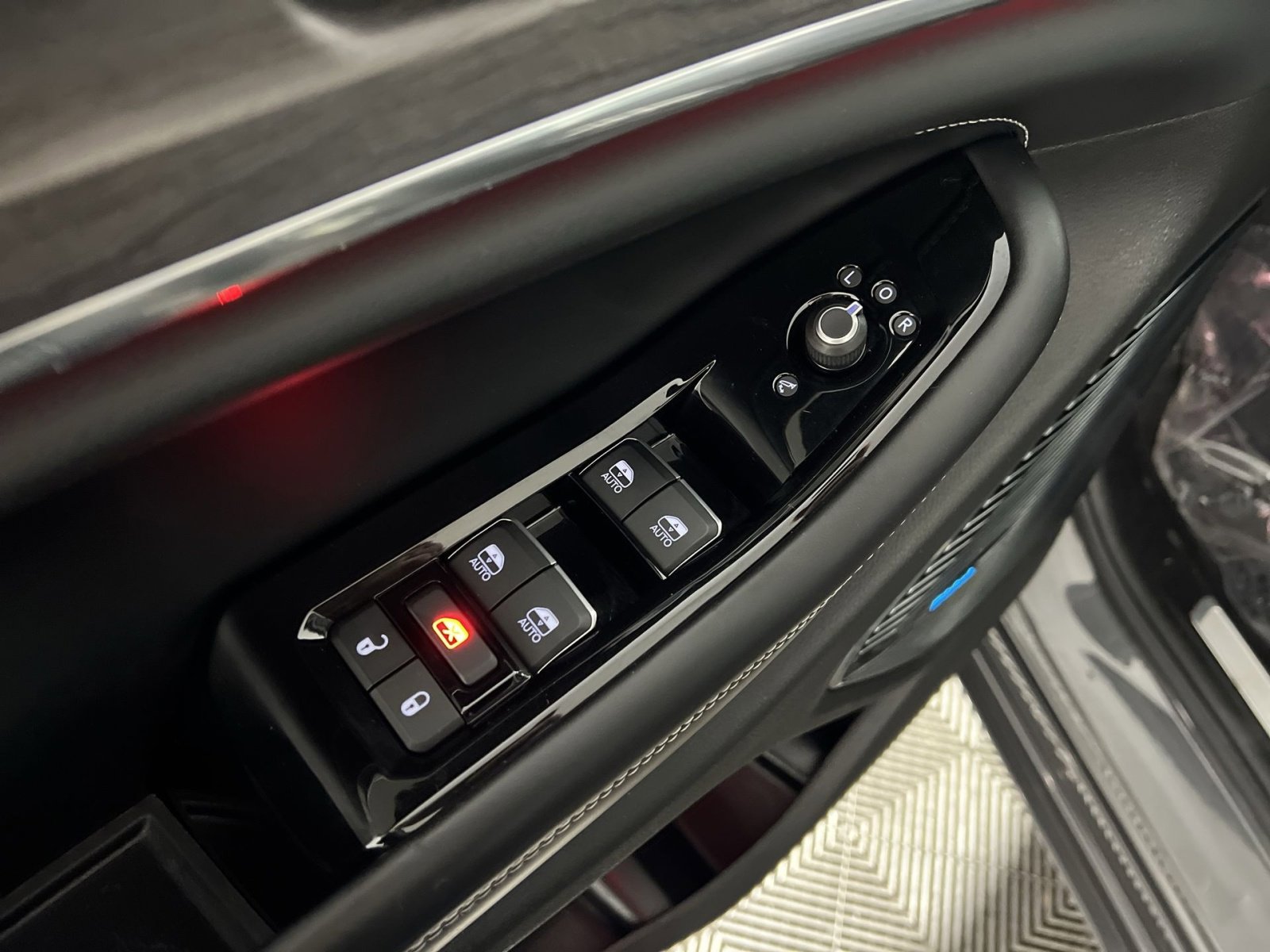 Used 2021 Jeep Grand Cherokee L Overland w/ Luxury Tech Group IV image 15