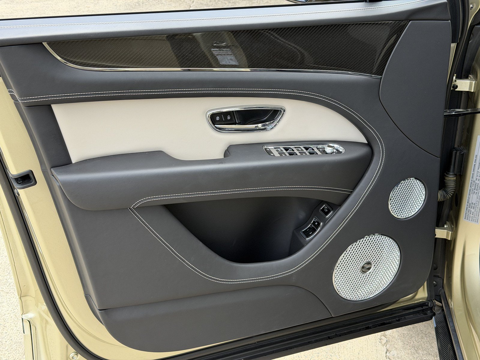 Certified 2023 Bentley Bentayga AWD/4WD image 15