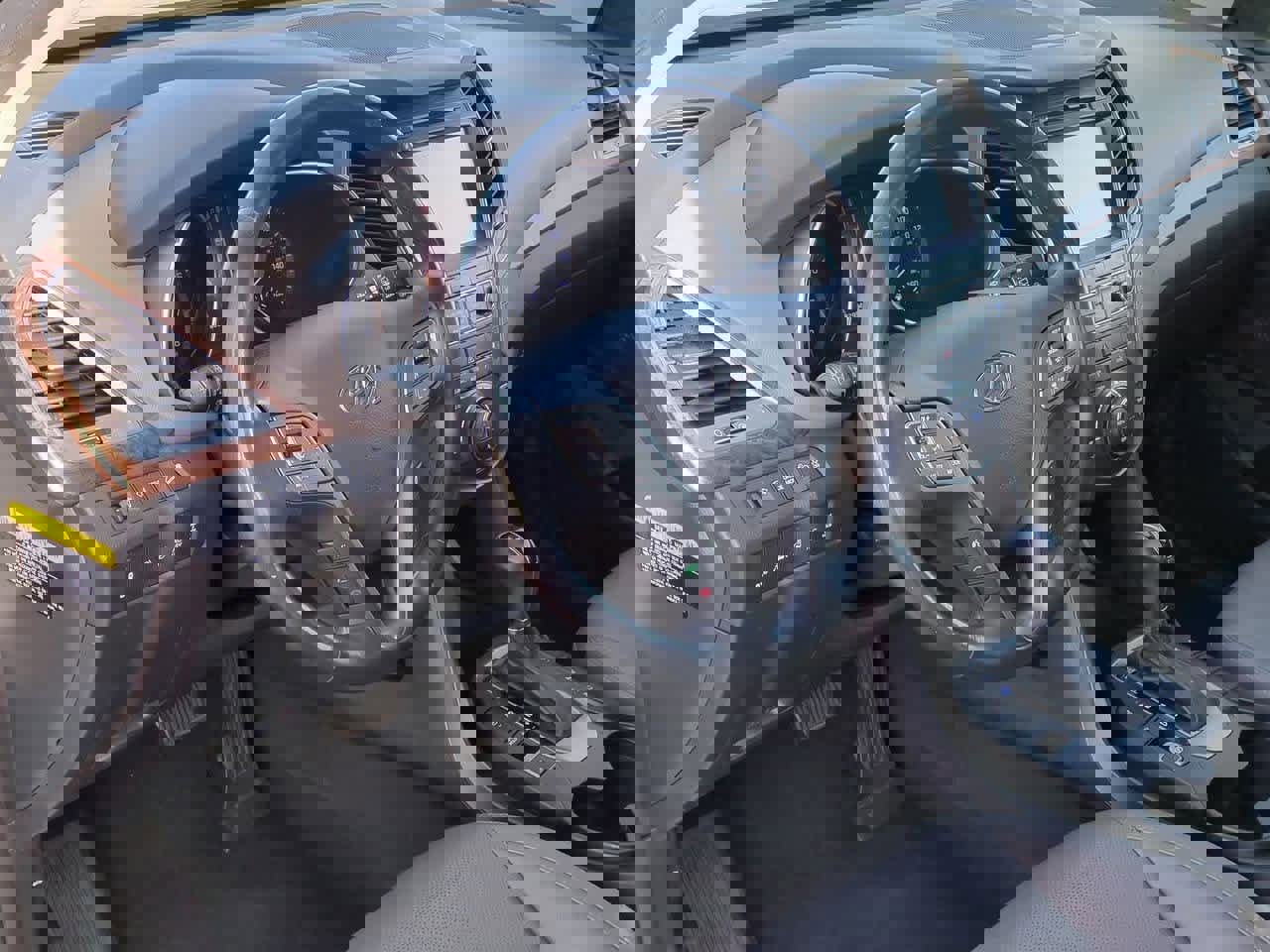 Used 2017 Hyundai Santa Fe Limited image 2