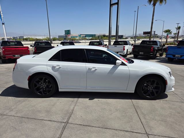 Used 2022 Chrysler 300 Touring L RWD image 7