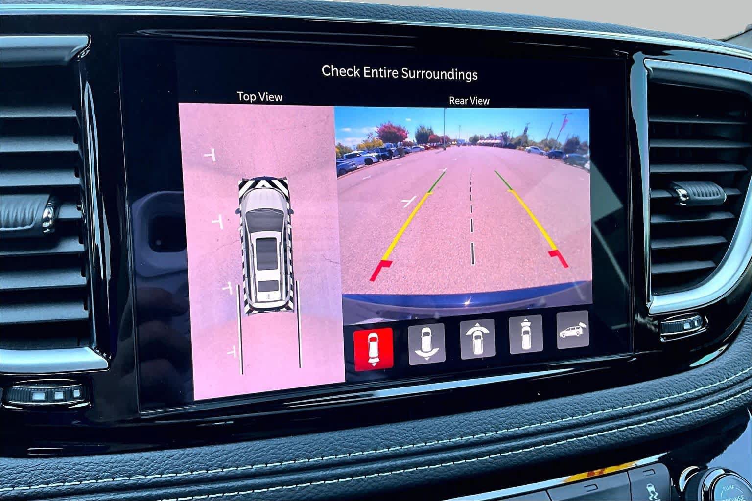 Used 2026 Chrysler Pacifica Limited w/ Uconnect Theater Family Group FWD image 26