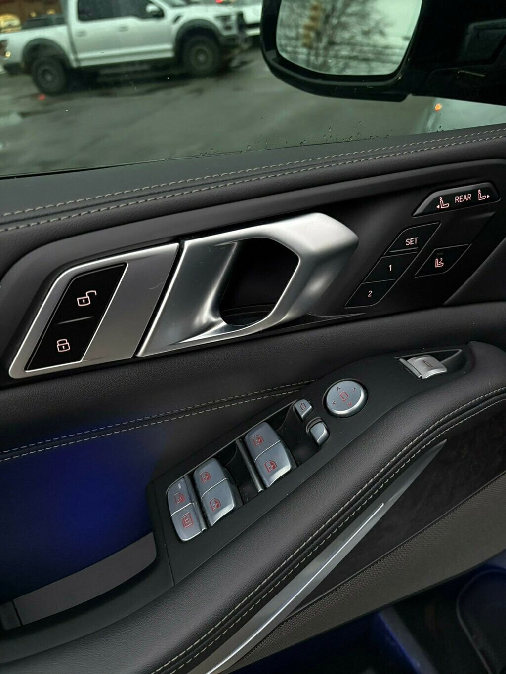 Used 2023 BMW X7 xDrive40i w/ M Sport Package image 12