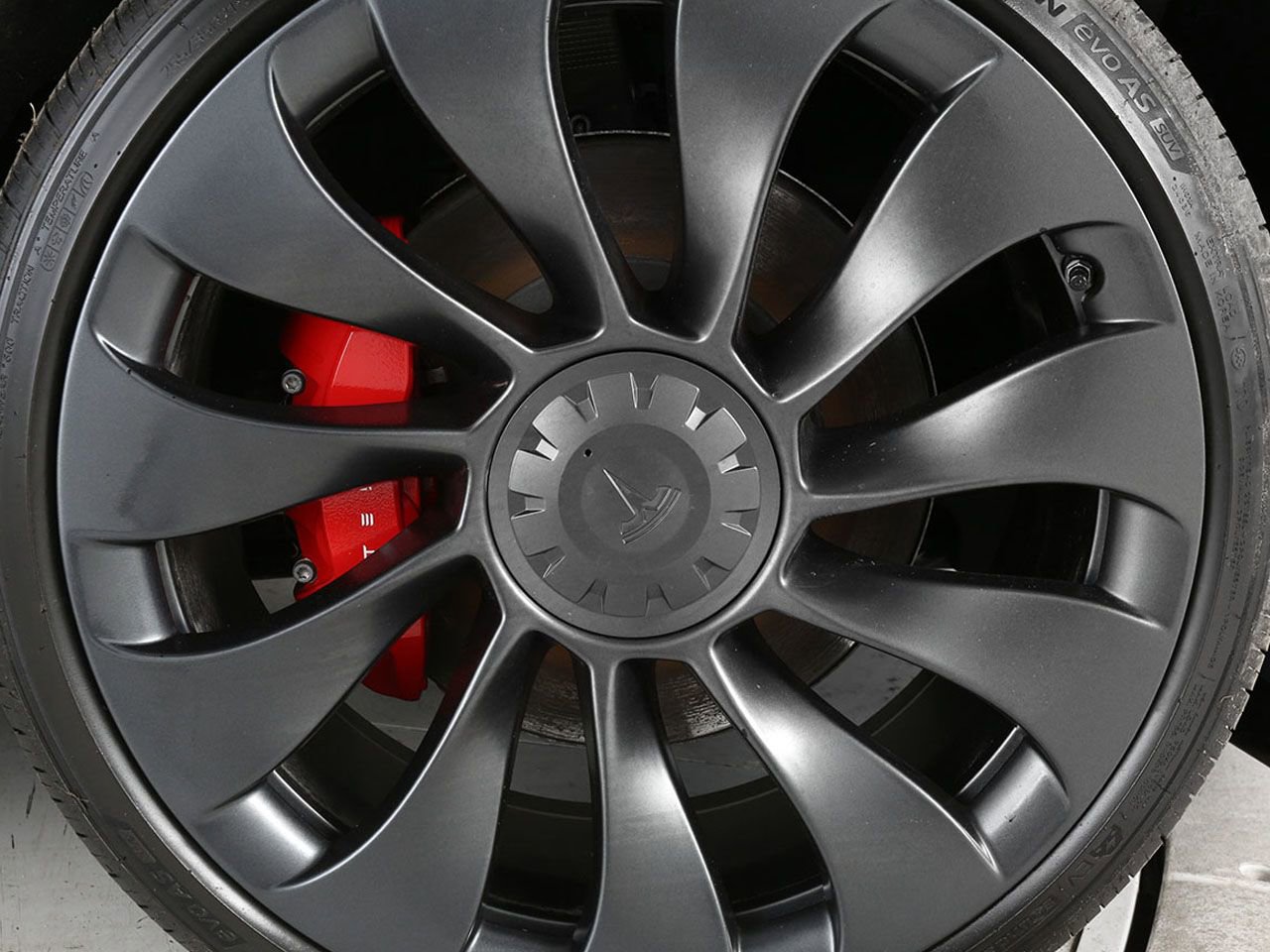 Used 2024 Tesla Model Y Performance image 6