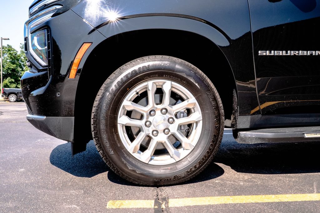 Certified 2025 Chevrolet Suburban LT AWD/4WD image 9