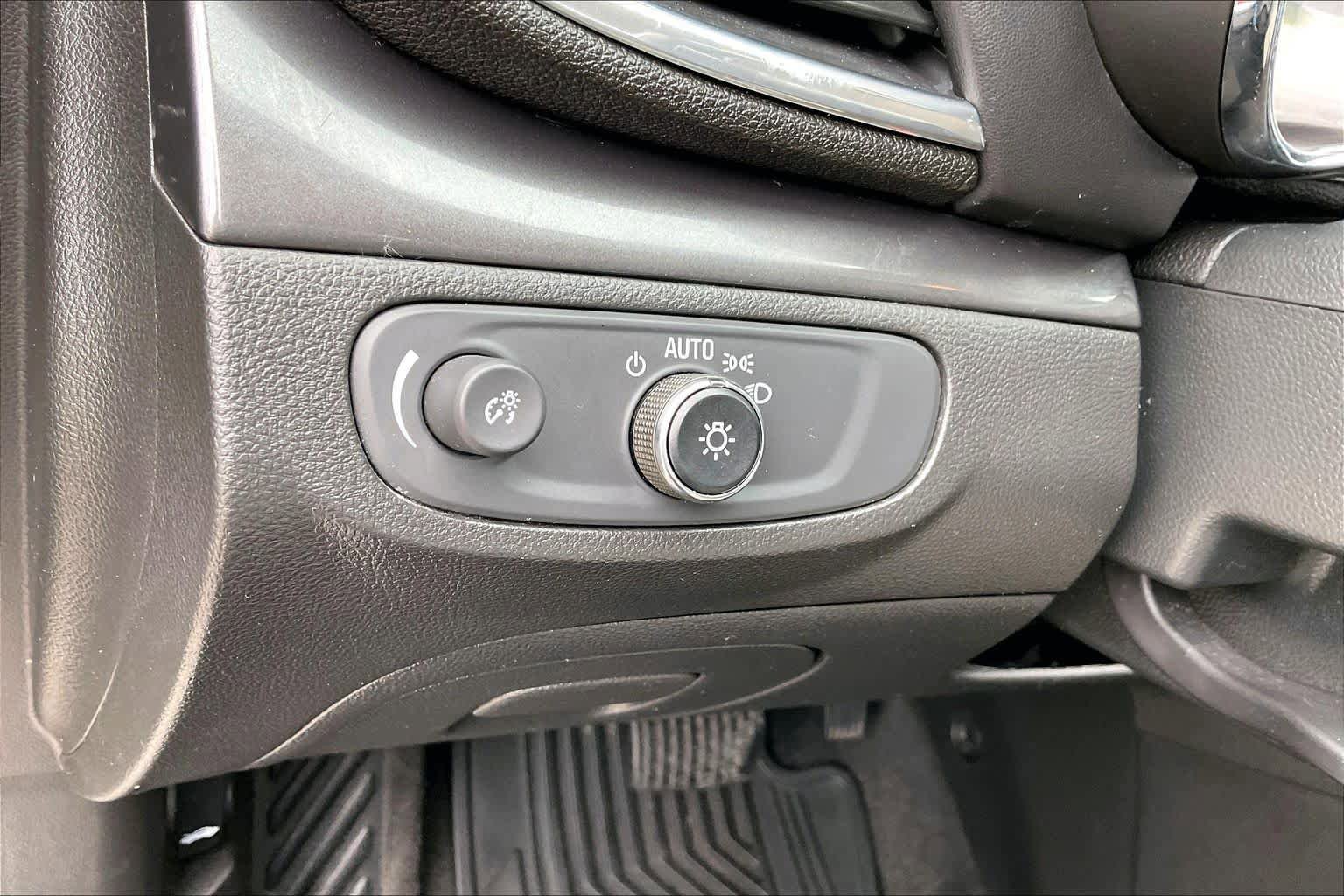 Used 2020 Buick Encore Preferred w/ Safety Package FWD image 14