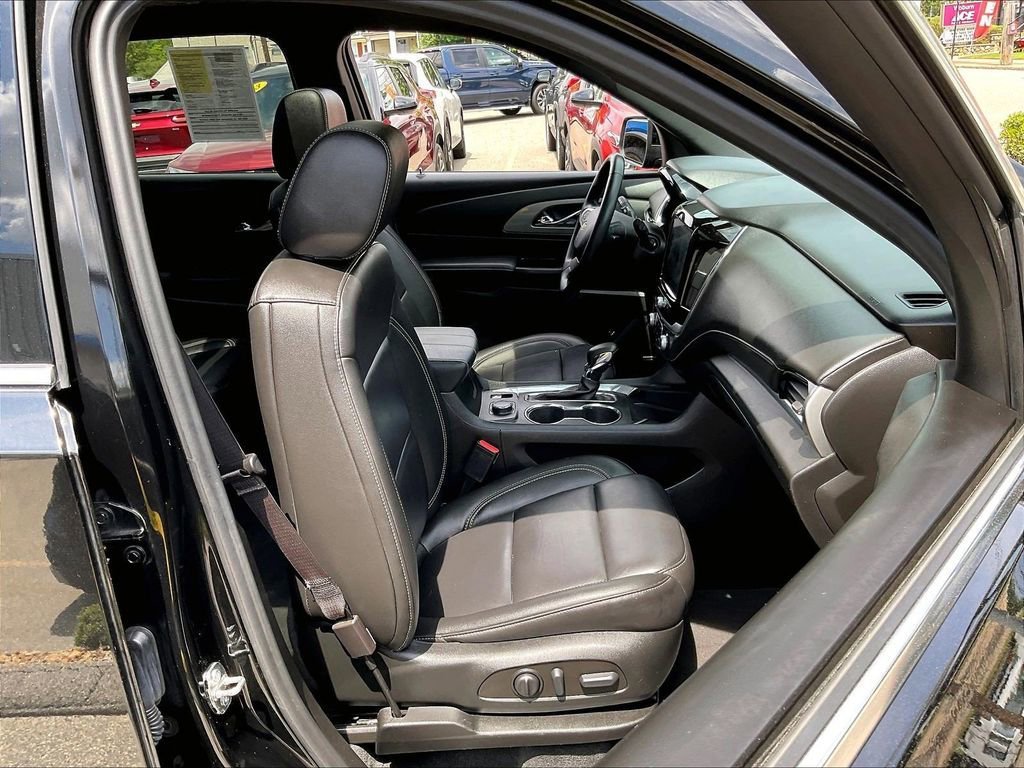 Used 2023 Chevrolet Traverse LT w/ LT Premium Package AWD/4WD image 11