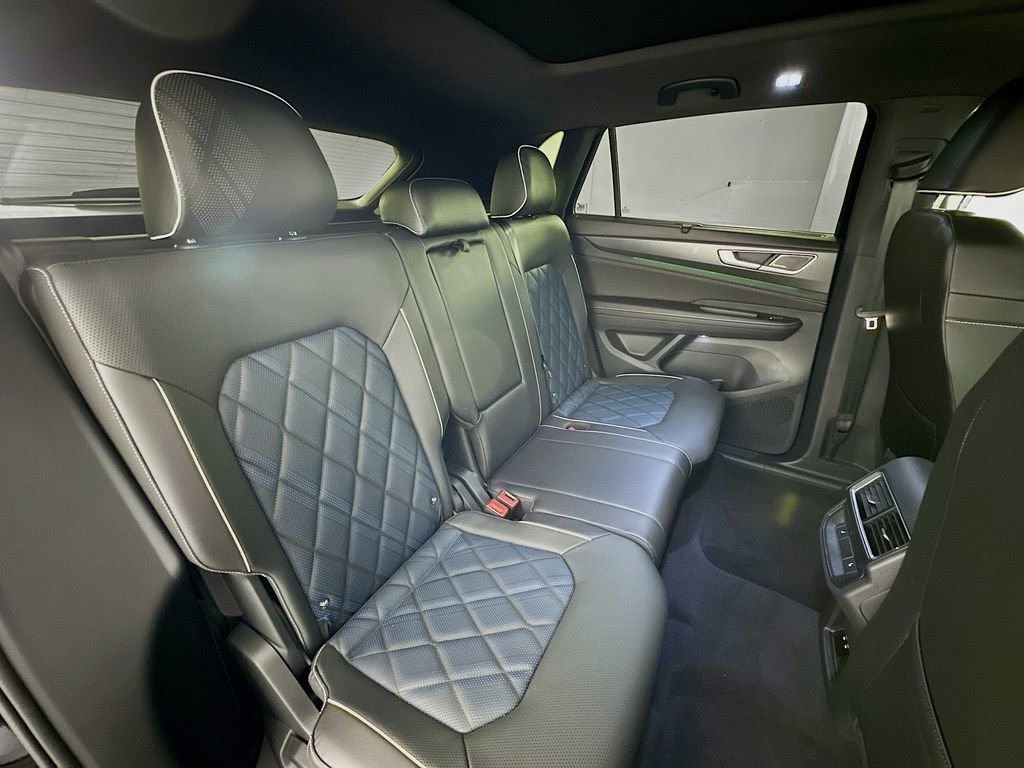 Used 2025 Volkswagen Atlas Cross Sport SEL Premium R-Line image 28